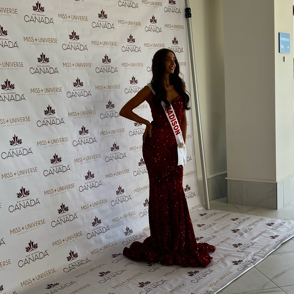 Stunning Portia and Scarlett red gown ideal for Prom or wedding